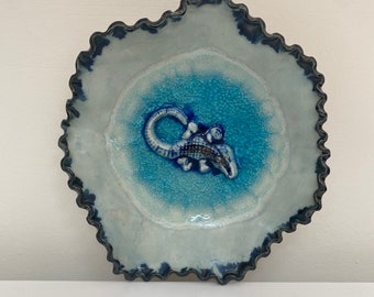 Handmade ceramic bowl/pottery bowl with alligator