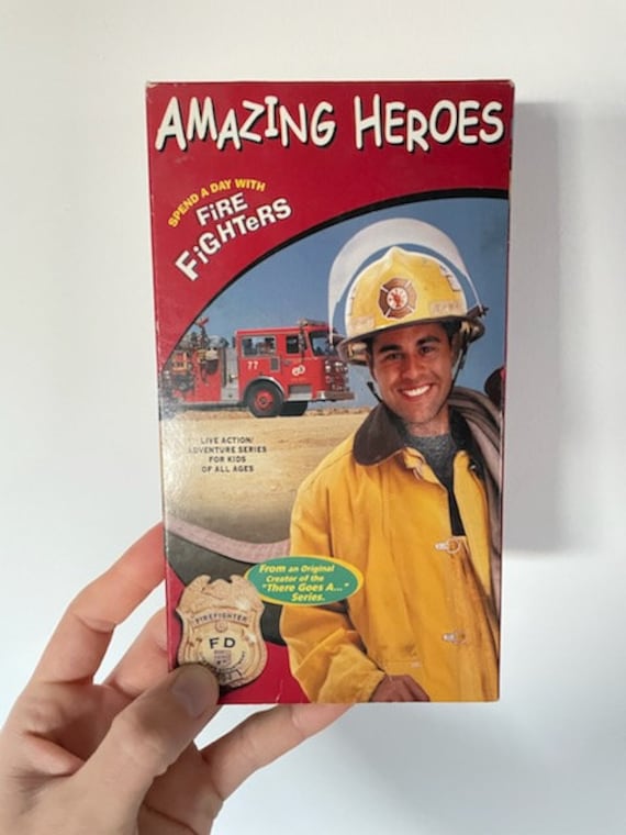 その他 Amazing Heroes: Fire Fighters [DVD] Spend a Day With Fire Fighters Amazing Heroes, Amazing Heroes