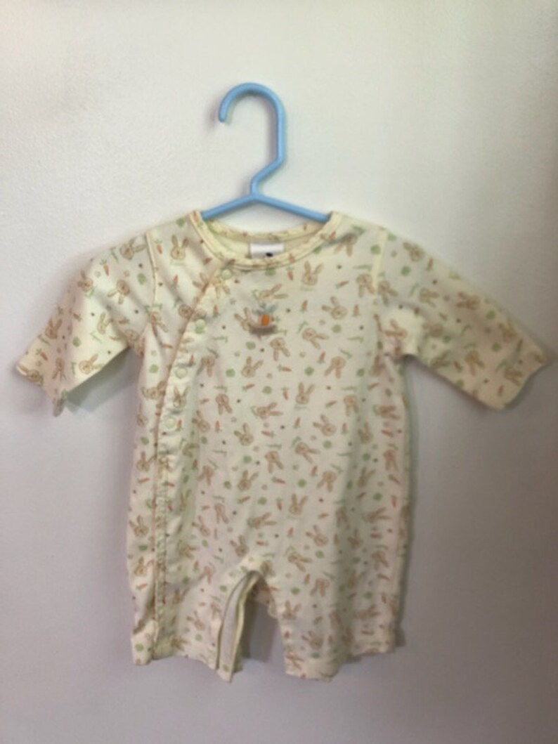 Vintage 3 Months Footie Romper Onesie With Rabbit Carrot, Peter Rabbit, Garden Onesie, Gardening Jumper, Garden Onesie, Veggie Onesie image 2