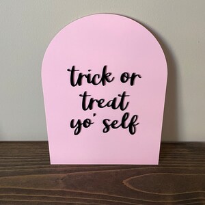 Letrero de truco o trato para ti mismo, letrero de Halloween, letrero de truco o trato para ti mismo, letrero acrílico de Halloween, decoración de Halloween, decoraciones de Halloween