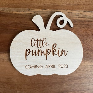 Anuncio de bebé en forma de calabaza, anuncio de bebé en madera, letrero de madera para revelar el embarazo, letrero de anuncio de bebé en otoño, letrero de bebé en forma de calabaza en posición horizontal