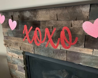 Glitter XOXO Banner: Valentine's Day Heart Decor
