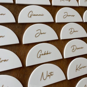 Acrylic place card, custom acrylic place card, modern arch place card, wedding table ideas, bridal shower place setting, arch place cards