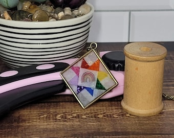 レインボーキルトスクエアネックレス