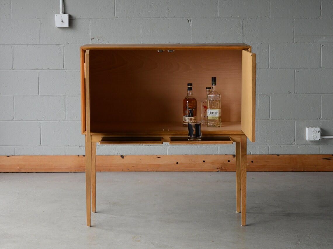 Gabinete danés moderno de bornholm oak bar de mediados de | Etsy
