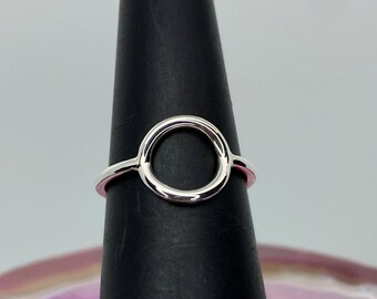 Small Open Circle Ring. Dainty Karma Ring. Geometric Ring. Minimalist Ring. Holiday Gift for Her Girlfriend Wife Mom