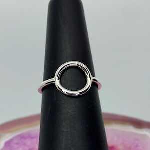Small Open Circle Ring. Dainty Karma Ring. Geometric Ring. Minimalist Ring. Holiday Gift for Her Girlfriend Wife Mom