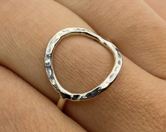 Hammered Karma Ring. Textured Open Circle Ring. Geometric Ring. Minimalist Ring. Holiday Gift for Her Girlfriend Mom Wife