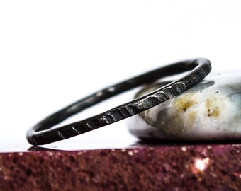 Gehämmerte Stapeln Ring Sterling-Silber oxidiert