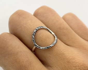 Oxidized Open Circle Ring. Silver Karma Ring. Hammer Textured. Holiday gift for her Girlfriend Wife Mom