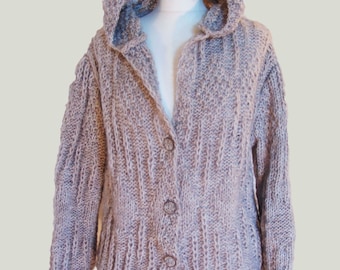 Woman jacket knitted with hood and buttons on front (color can be changed)