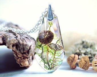 Mushroom Necklace Botanical Jewelry Herbarium Crystal Moss Fungi Fairy Garden Gift For Her Forest Woodland Toadstool Terrarium