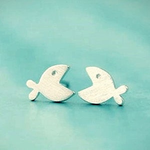 Cute fish Earrings, Sterling Silver Earrings,  Stud Earrings, Modern Earrings, Minimal Earring, Animal Earrings, cute earrings