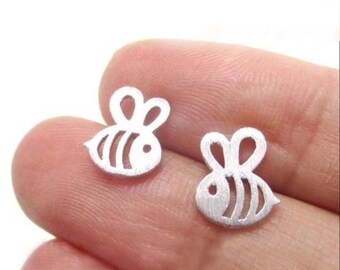 Cute Bee Earrings, Sterling Silver Earrings, bumble bee stud Earrings, Modern Earrings, Minimalist Earrings, Animal lover earrings