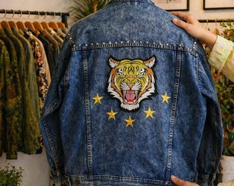 ダメージ加工パンクデニムジャケット：スタッズパッチワークチェーン