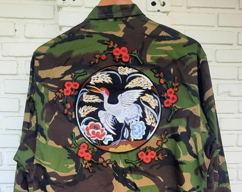 Egret and Flower Camo Jacket / Upcycled British Army Combat Woodland Camouflage Jacket with Patches Men Size L Unisex Adult