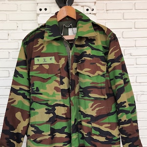 Vintage M-65 Camo Field Jacket Woodland Camo / Vintage Woodland Camouflage M-65 Field Jacket Size: L Unisex