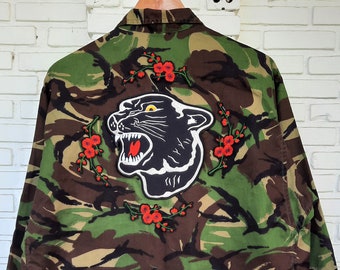Black Panther and Flower Camo Jacket / Upcycled British Army Combat Woodland Camouflage Jacket with Patches Men Size M Unisex Adult
