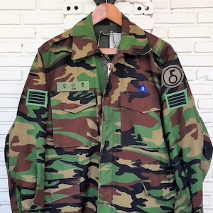 Vintage M-65 Camo Field Jacket Woodland Camo / Vintage Woodland Camouflage M-65 Field Jacket Size L Unisex