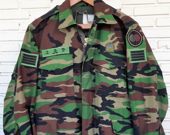 Vintage M-65 Camo Field Jacket Woodland Camo / Vintage Woodland Camouflage M-65 Field Jacket Size M Regular