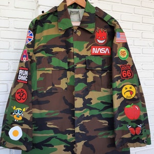 Veste camouflage en patchwork ludique - Treasure vintage retravaillé / Veste camouflage recyclée avec patchs Taille L Unisexe