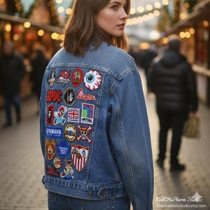 Giacca di jeans vintage rielaborata: toppe cucite a mano, taglia S unisex + sfondo digitale