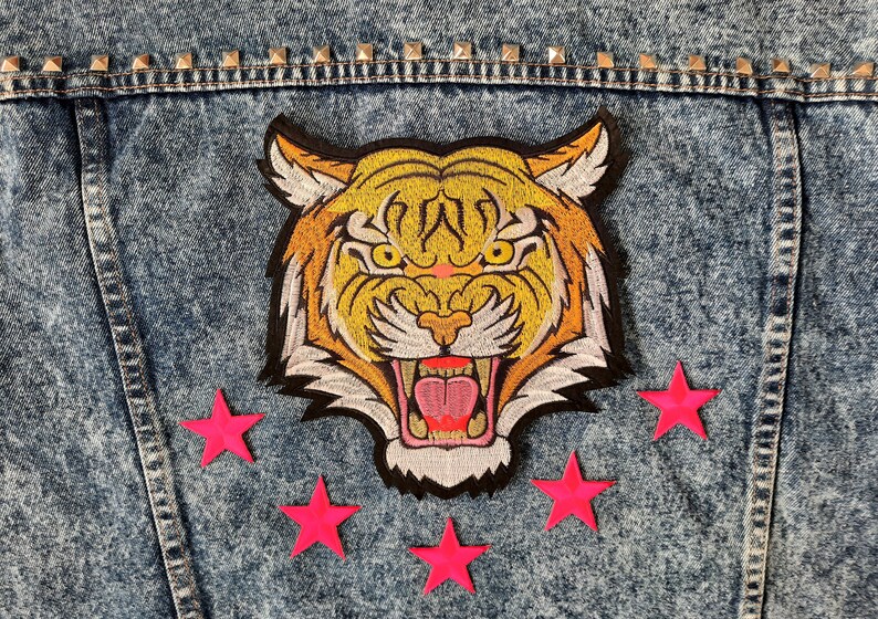 Upcycled Säure waschen Jean Jacke mit Patches / überarbeitet | Etsy