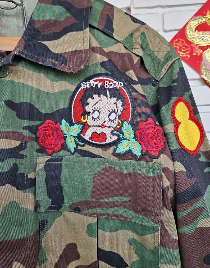 Upcycled Vintage Camo Military Jacket | Embroidered Tiger & Betty Boop Patches | Unisex Size M image 17