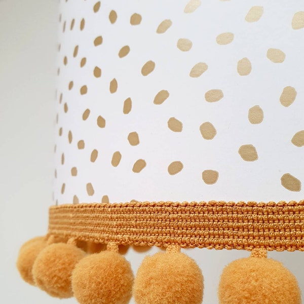 Gold / Moutarde Spotty, abat-jour pointillé fini avec votre choix de garniture pompon