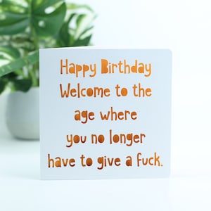 Joyeux anniversaire. Bienvenue à l'âge où vous n'avez plus à vous soucier de vous.