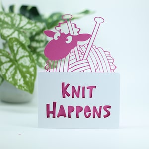 Knit Happens, une carte de vœux pour une tricoteuse, une carte sur le thème du tricot, une carte d'anniversaire pour elle ou lui, une carte d'anniversaire pour un ami.