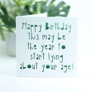 Joyeux anniversaire, c'est peut-être l'année pour commencer à mentir sur votre âge.