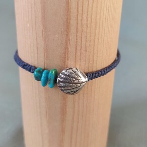 Bracelet en micromacramé fait main : turquoise, breloque en forme de coquillage en argent 925, bijoux ajustables d'inspiration marine,