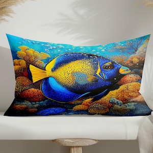 Peut inclure: Un poisson-ange bleu et jaune nage dans un récif corallien. Le poisson a une queue et des nageoires jaune vif, et son corps est recouvert d'écailles bleues et jaunes. Le récif corallien est un mélange vibrant d'orange, de jaune et de vert.
