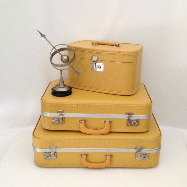 Vintage Yellow Train Case, Makeup Case