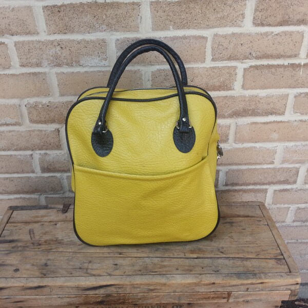 Travel Master gelb mit schwarzen Trim, Vintage Tote Gep&auml;ck, Reisetasche oder Carryon Bag, 70er Jahre