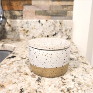 The neutral color of the handmade butter keeper is suitable for many kitchen design styles, including farmhouse kitchens.