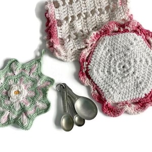 Vintage Crocheted Kitchen Set: Pastel Potholders and Scrubber