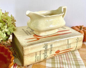 Vintage WS George Gravy Boat in Canarytone – Lido Pattern, MCM