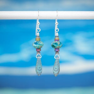 Blaue Pfau-Speerohrringe, Strandohrringe, Pfauohrringe, Strandglasohrringe, Handwerkerohrringe, schwingende Ohrringe, tanzende Ohrringe