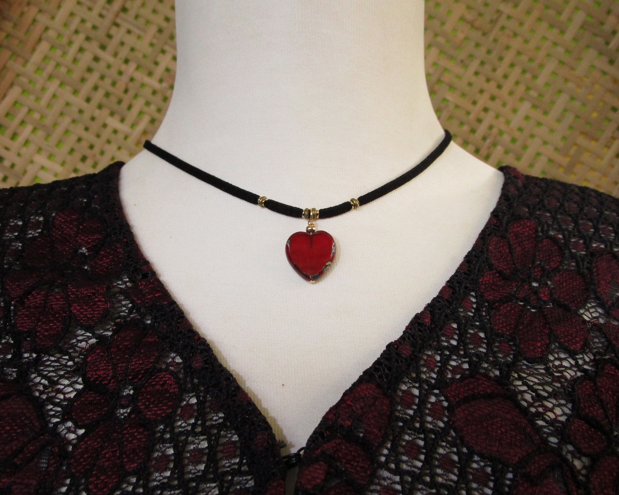 Collana Girocollo In Pelle Nera Con Ciondolo Cuore Rosso Rubino – Lunghezza Regolabile, Regalo Donna