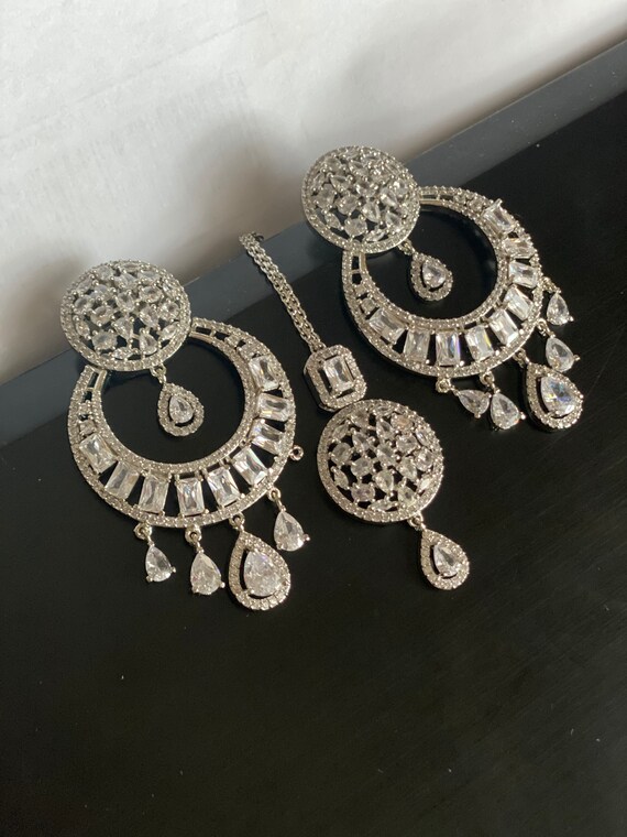 Silver Plated American Diamond Ad Earrings - Red, अमेरिकन डायमंड इयररिंग -  Parshva Jewels, Mumbai | ID: 2852617802897
