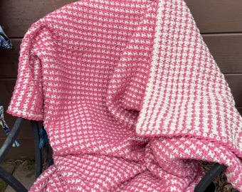 Houndstooth Crochet Throw: Rose & Linen Blanket (54x50)