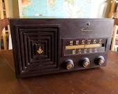 Vintage Art Deco 1950s EMERSON Model 659 AM Bakelite Tabletop 8-Tube Radio - Working Condition