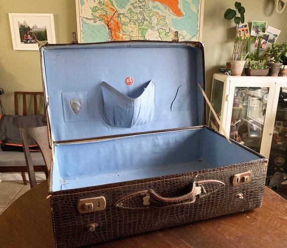 Gorgeous Vintage Faux Alligator Suitcase - image 7