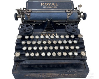 Gorgeous Antique Royal 1 Typewriter with Wooden Space Bar - Display Condition
