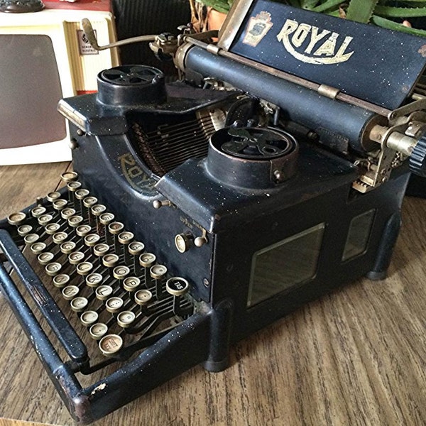 Beautiful Antique Royal 10 Typewriter - Beveled Glass Side Panels - Working Condition