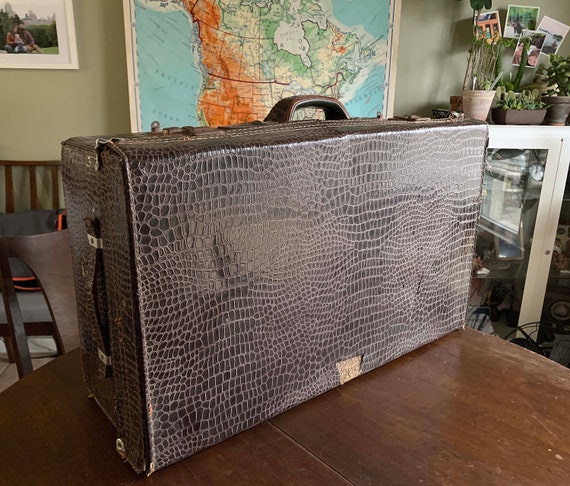 Gorgeous Vintage Faux Alligator Suitcase - image 3