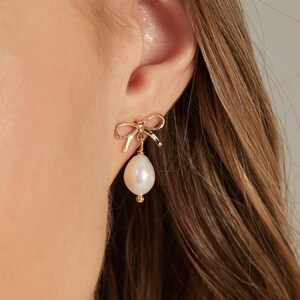 Freshwater Pearl Drop Bow Earrings,Gold Pearl Earrings,Coquette Studs,Bridal Earrings,Wedding Earrings for Brides,Bridesmaid Gift