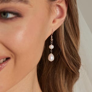 Freshwater Pearl Drop Earrings,Gold Pearl Earrings, Pearl Dangle Earrings,Bridal Earrings,Wedding Earrings for Brides,Bridesmaid Gift